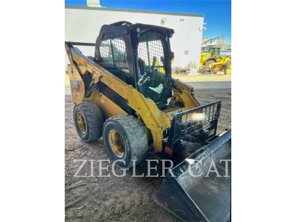 CAT 262D3 لوادر انزلاقية التوجيه