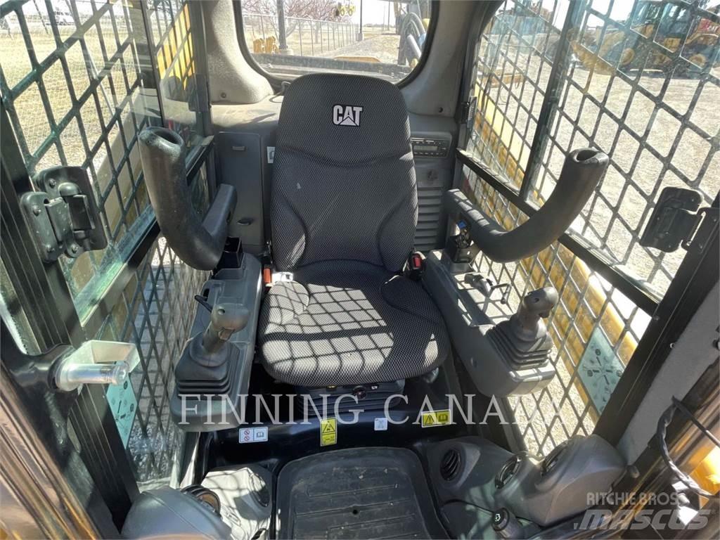 CAT 262D3 لوادر انزلاقية التوجيه