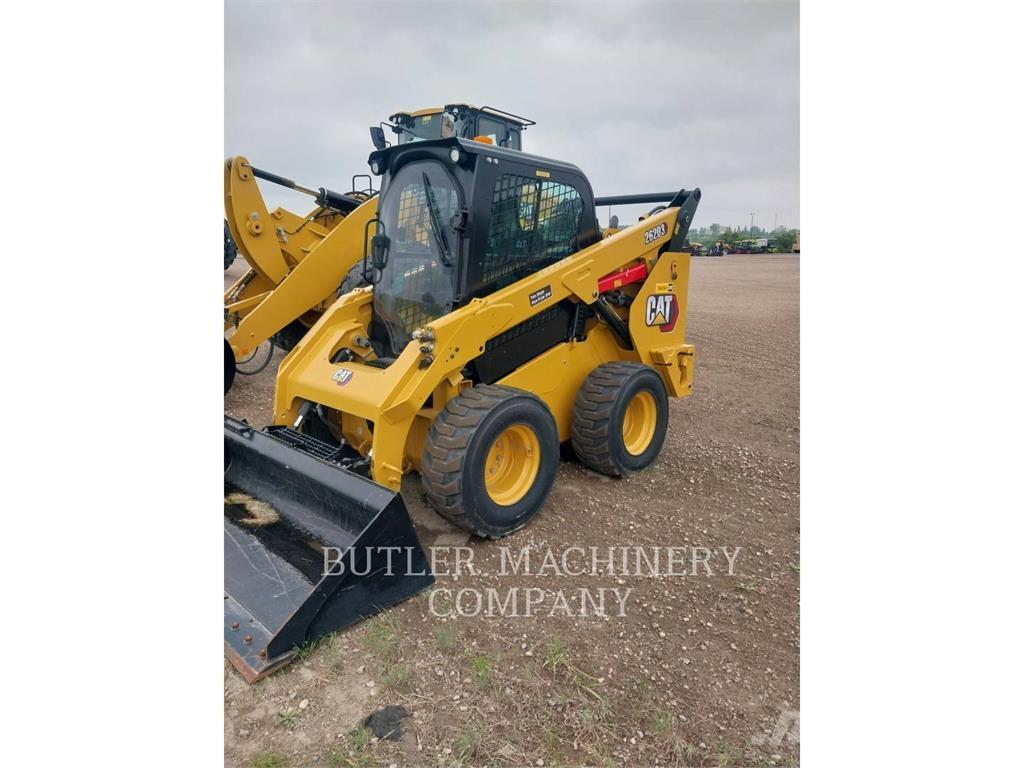 CAT 262D3 لوادر انزلاقية التوجيه