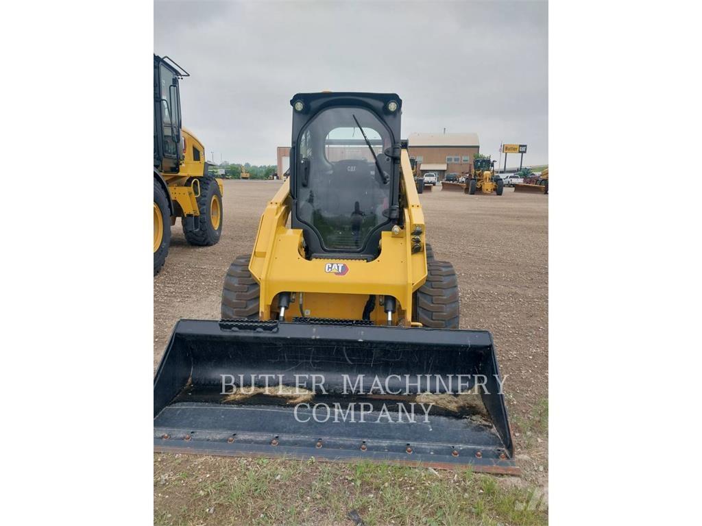 CAT 262D3 لوادر انزلاقية التوجيه