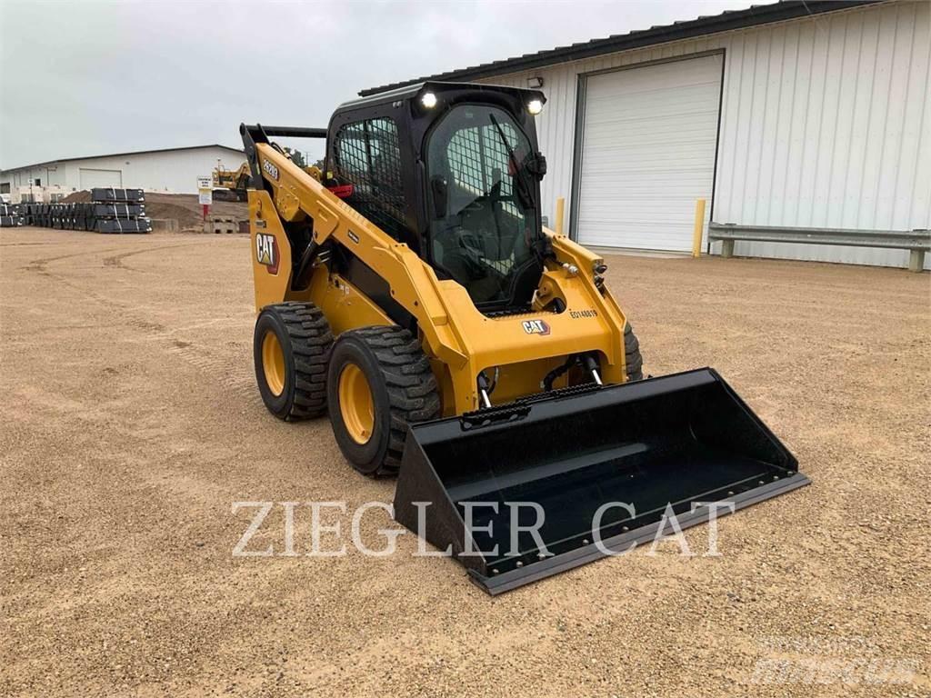 CAT 262D3 لوادر انزلاقية التوجيه