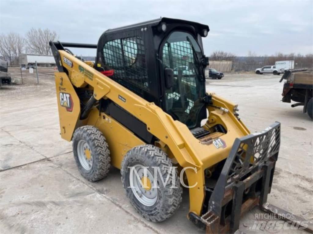 CAT 262D3 لوادر انزلاقية التوجيه