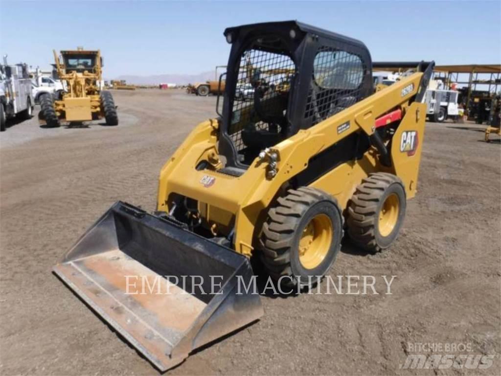 CAT 262D3 لوادر انزلاقية التوجيه