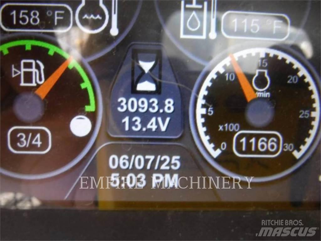 CAT 262D3 لوادر انزلاقية التوجيه
