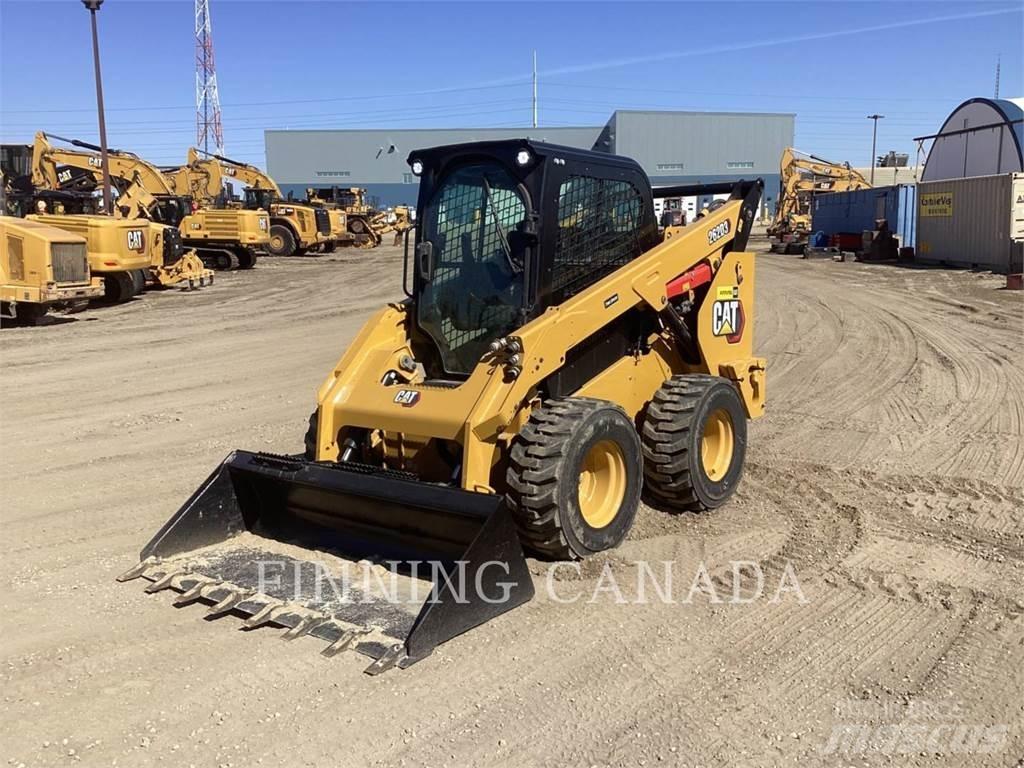 CAT 262D3 لوادر انزلاقية التوجيه