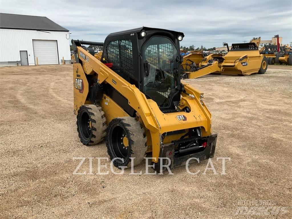 CAT 262D3 لوادر انزلاقية التوجيه