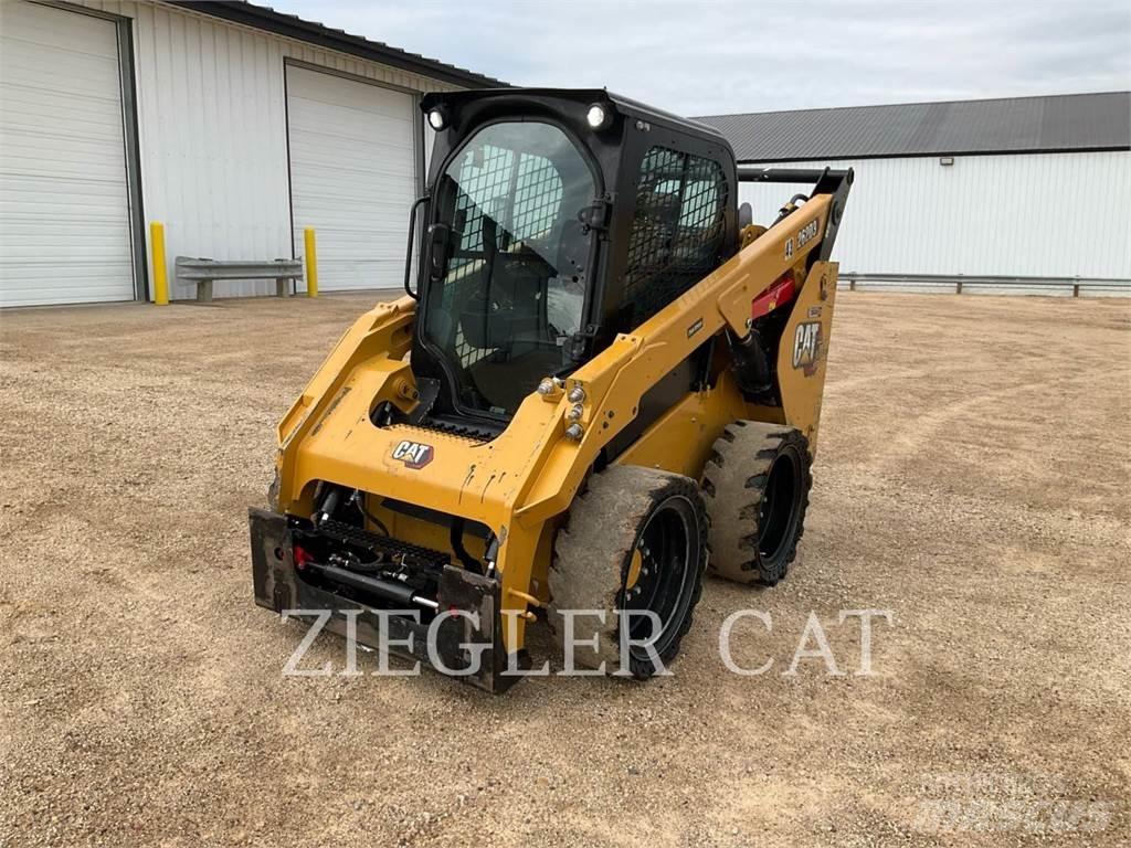CAT 262D3 لوادر انزلاقية التوجيه