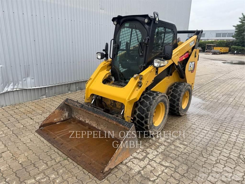 CAT 262D3 لوادر انزلاقية التوجيه