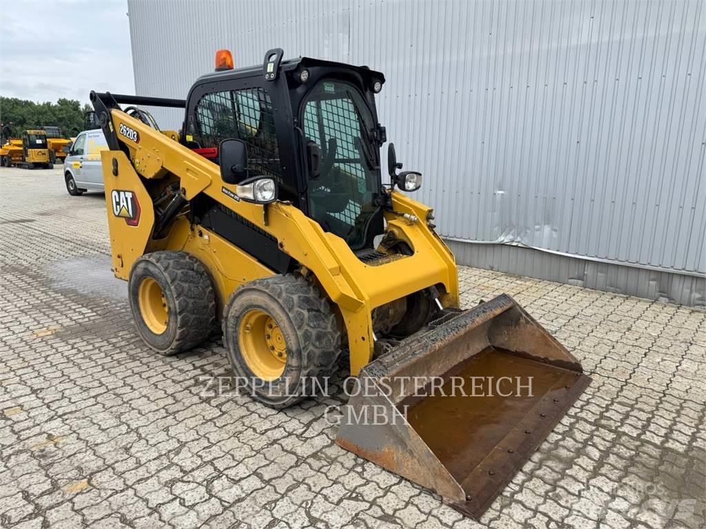 CAT 262D3 لوادر انزلاقية التوجيه