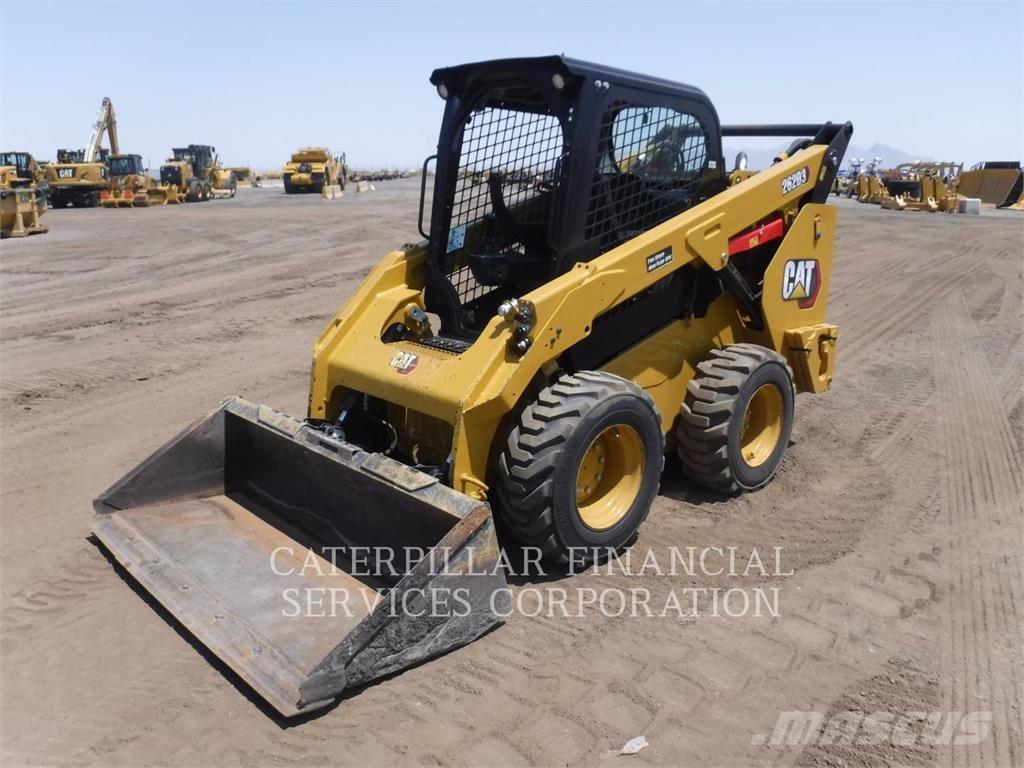 CAT 262D3 لوادر انزلاقية التوجيه