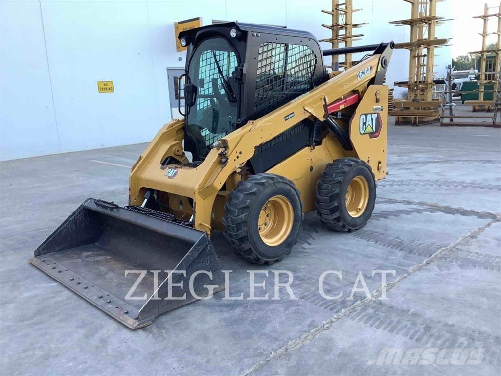 CAT 262D3 لوادر انزلاقية التوجيه