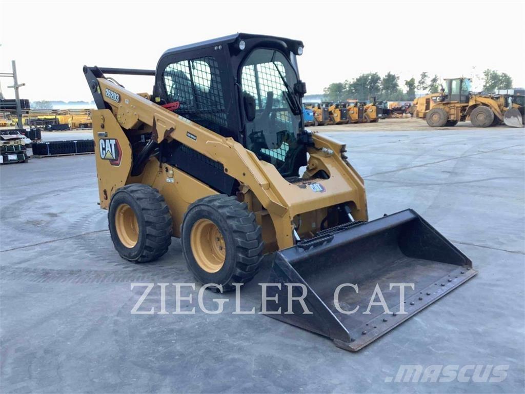 CAT 262D3 لوادر انزلاقية التوجيه