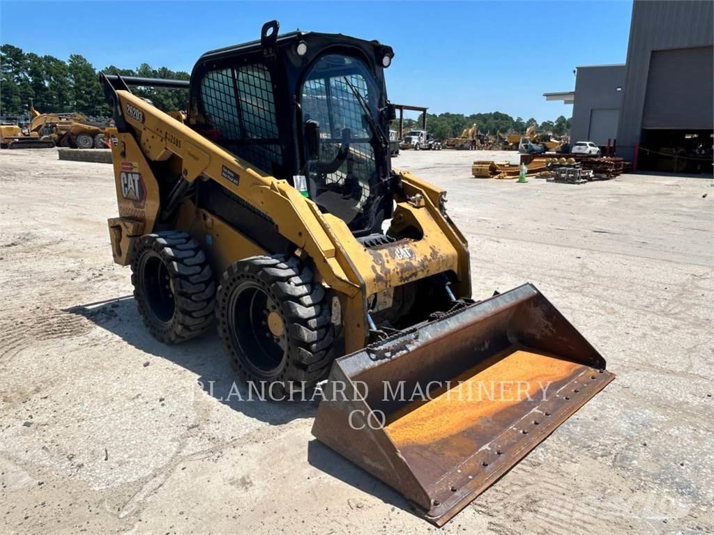 CAT 262D3 لوادر انزلاقية التوجيه