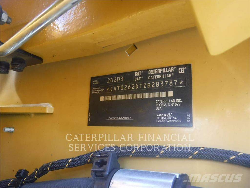 CAT 262D3 لوادر انزلاقية التوجيه