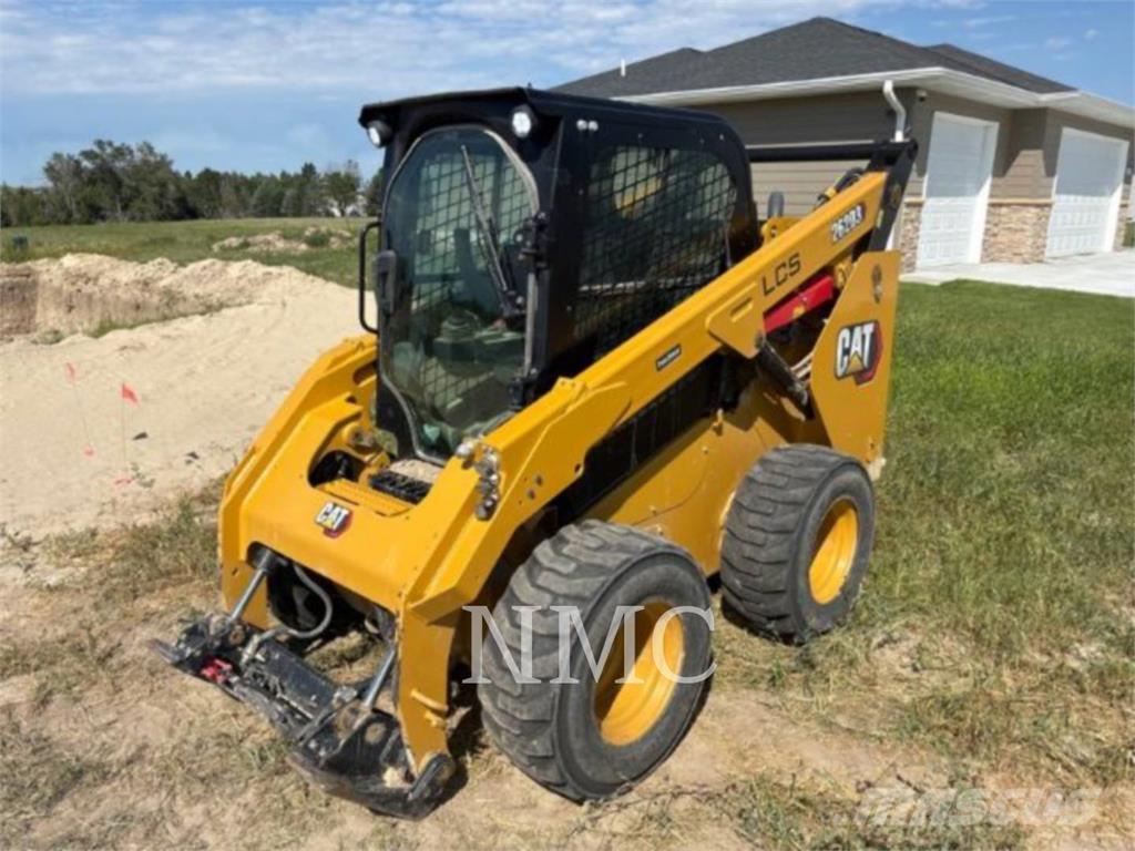 CAT 262D3 لوادر انزلاقية التوجيه