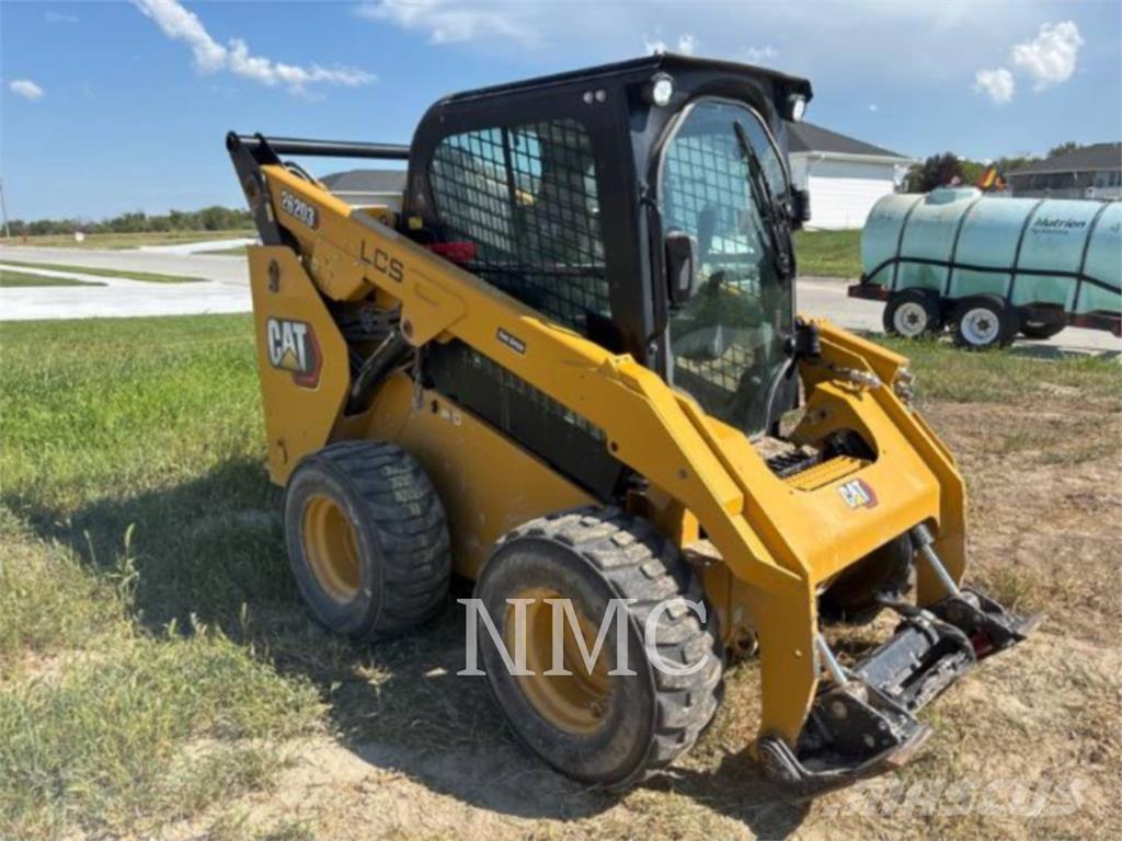 CAT 262D3 لوادر انزلاقية التوجيه