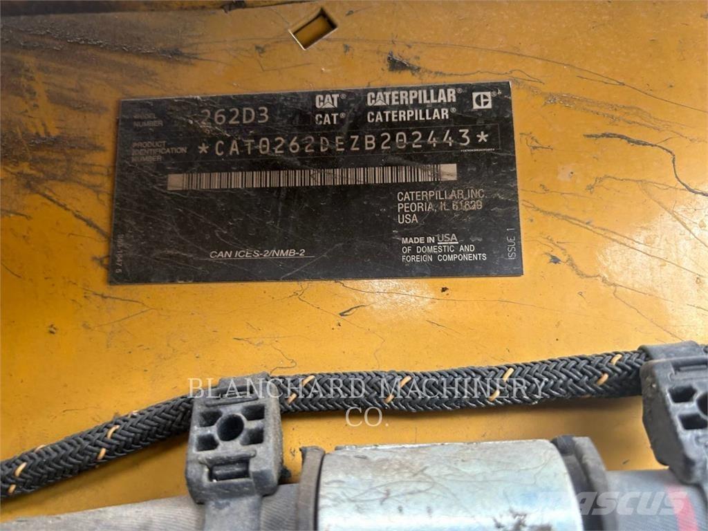 CAT 262D3 لوادر انزلاقية التوجيه