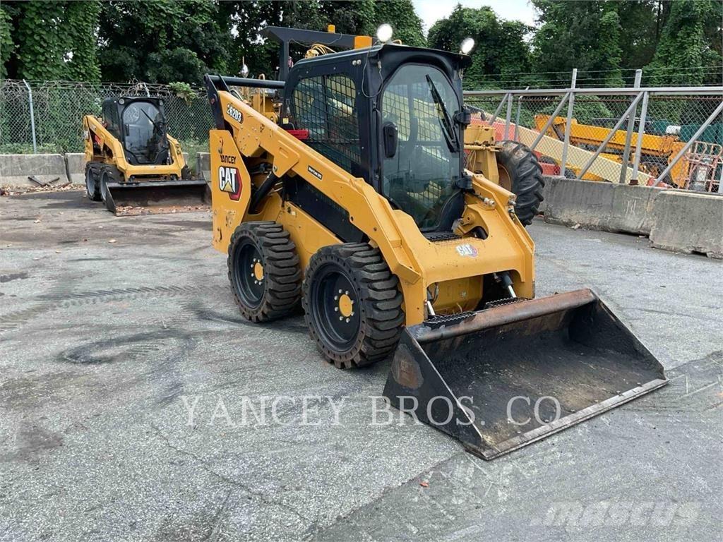 CAT 262D3 لوادر انزلاقية التوجيه