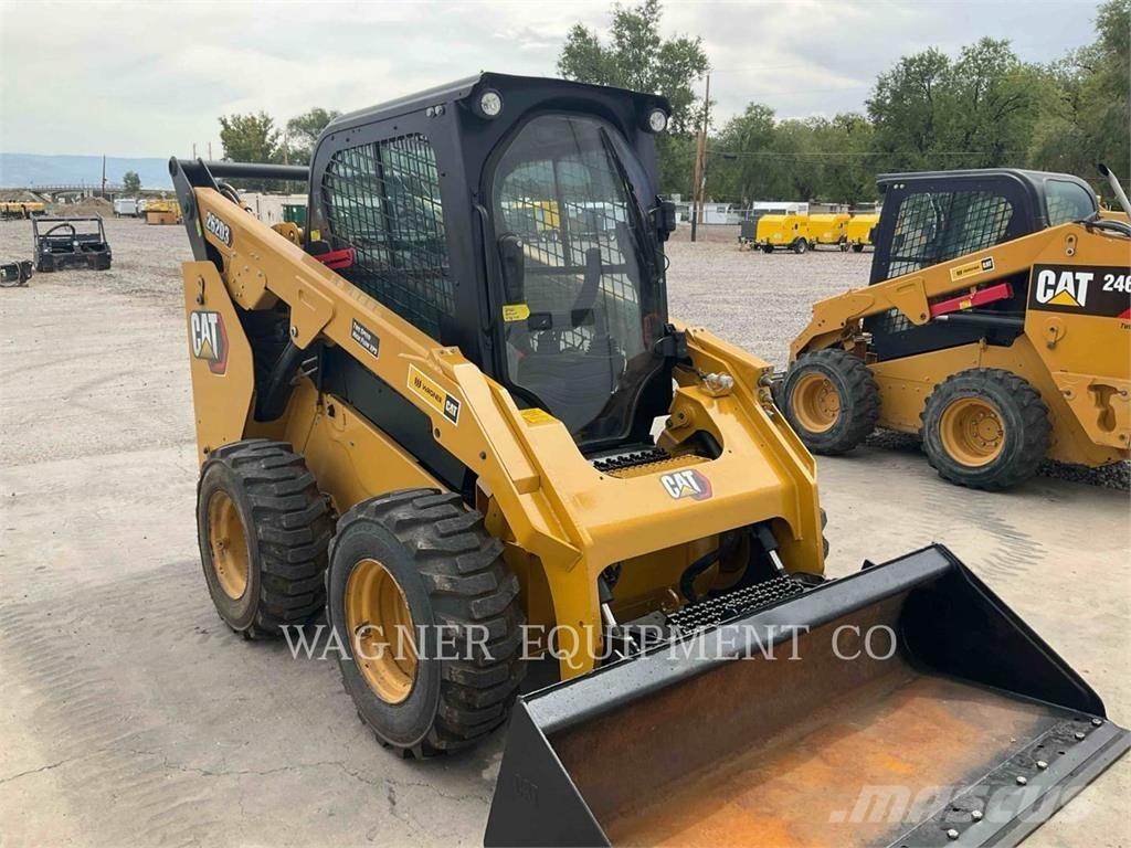 CAT 262D3 لوادر انزلاقية التوجيه