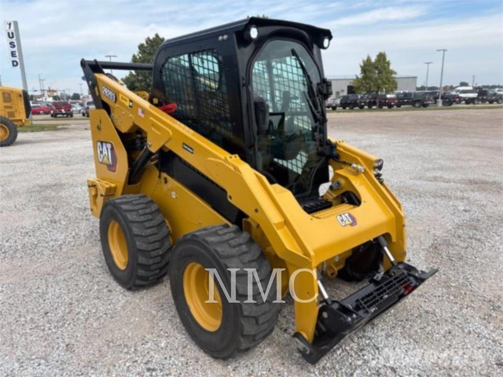 CAT 262D3 لوادر انزلاقية التوجيه