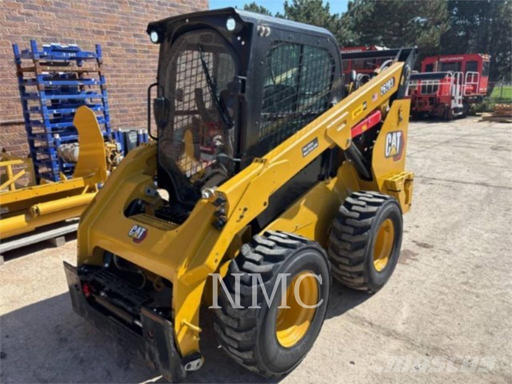 CAT 262D3 لوادر انزلاقية التوجيه