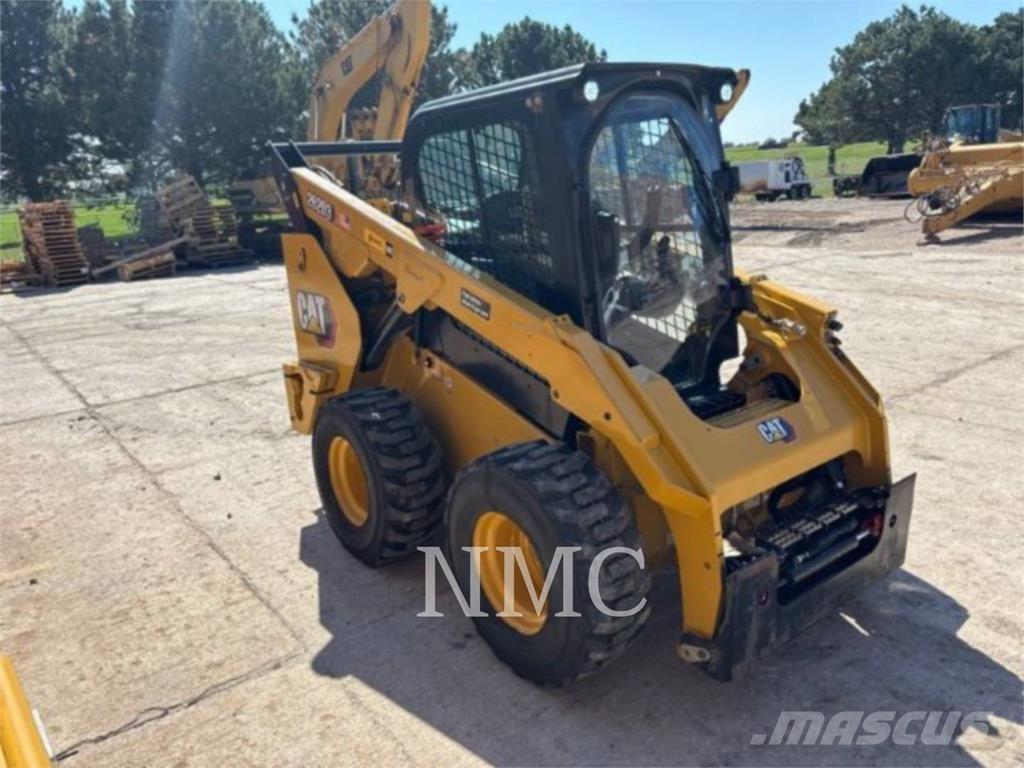 CAT 262D3 لوادر انزلاقية التوجيه