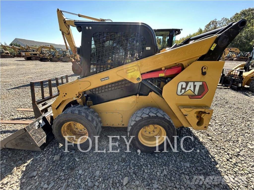 CAT 262D3 لوادر انزلاقية التوجيه