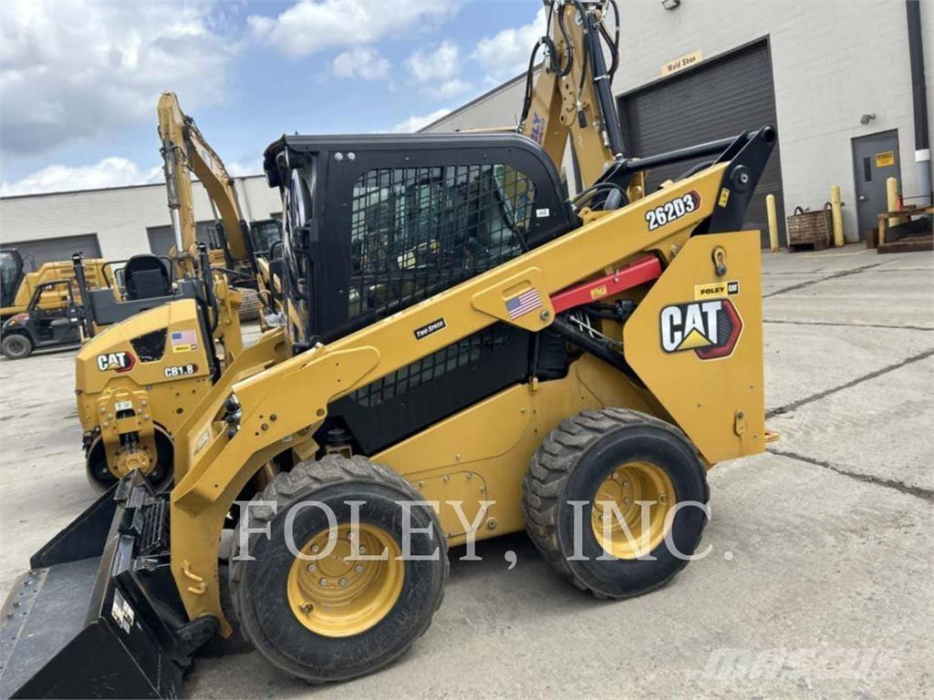 CAT 262D3 لوادر انزلاقية التوجيه