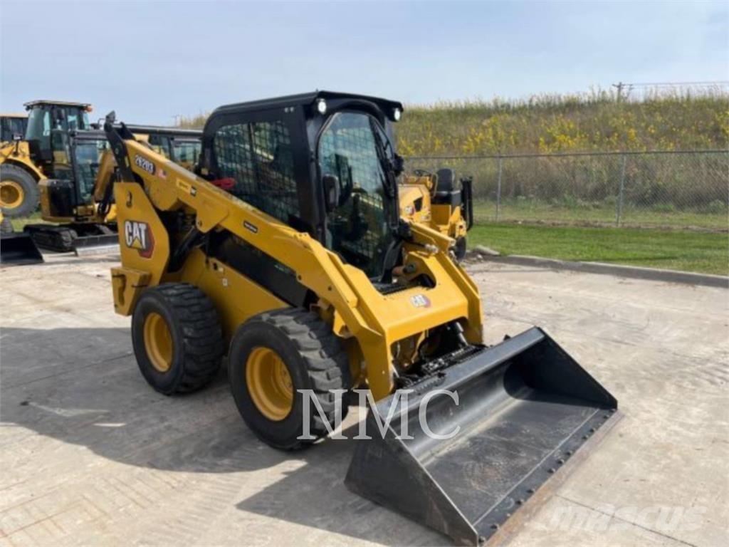CAT 262D3 لوادر انزلاقية التوجيه
