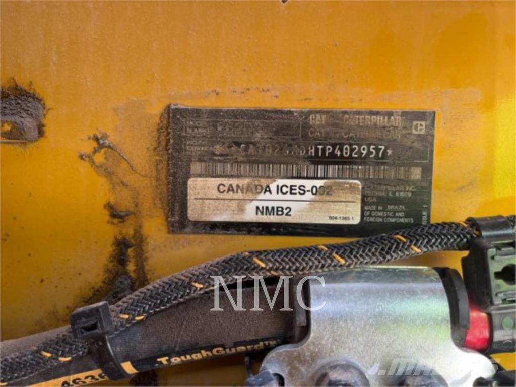 CAT 262D3 لوادر انزلاقية التوجيه