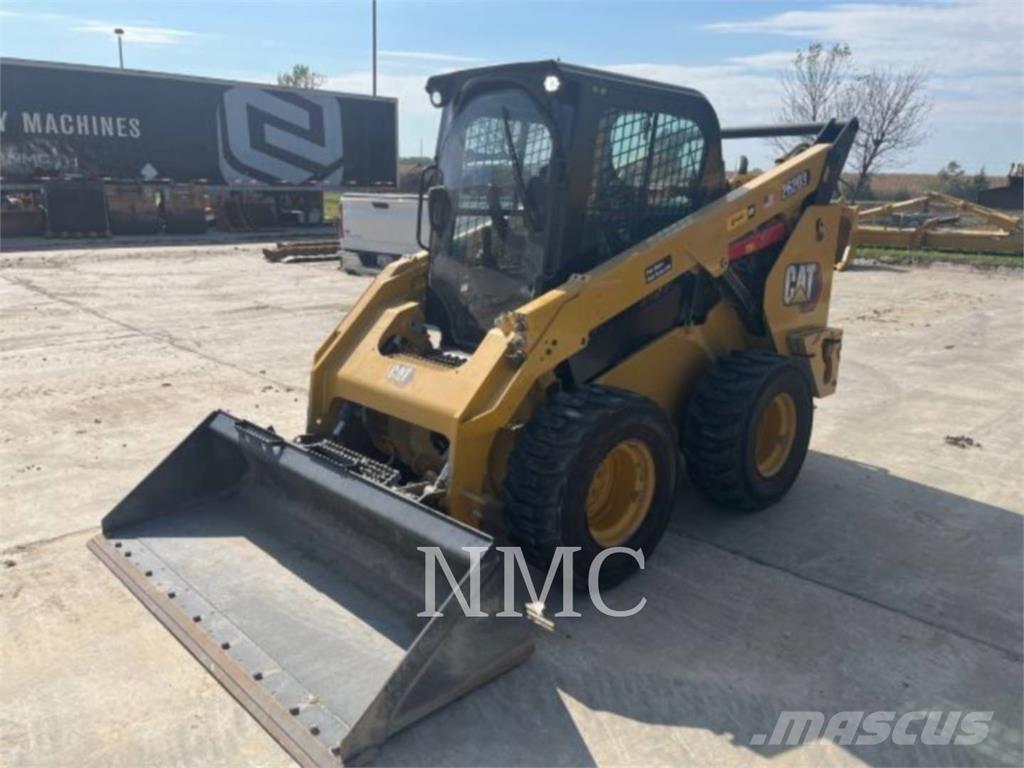 CAT 262D3 لوادر انزلاقية التوجيه