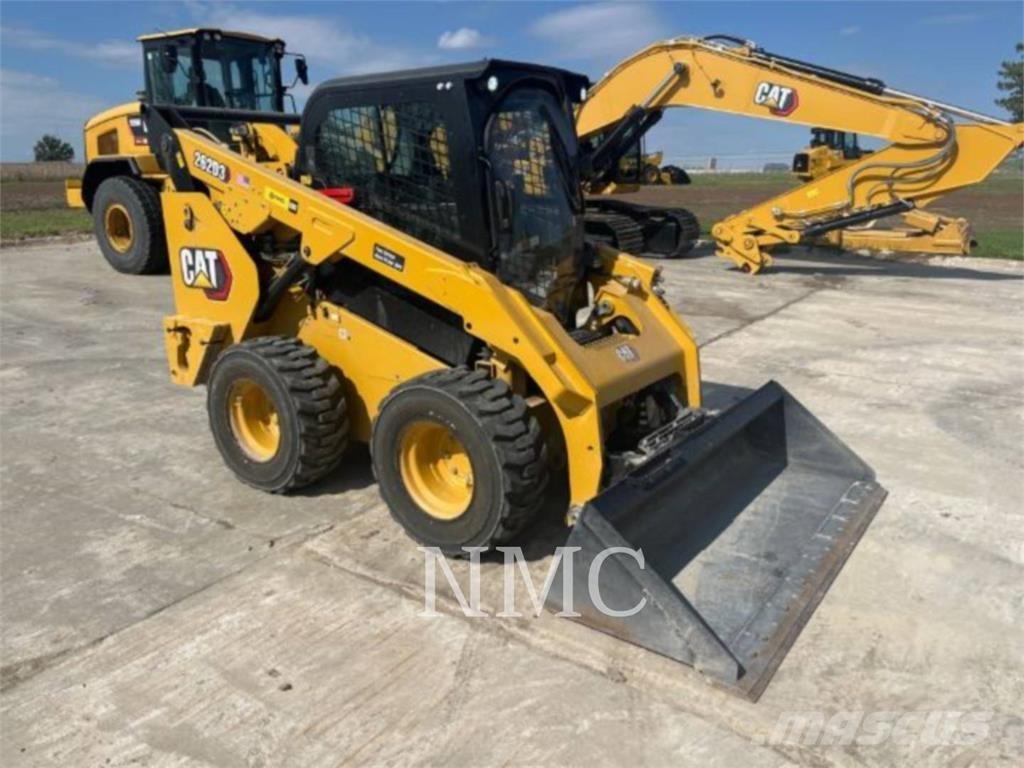 CAT 262D3 لوادر انزلاقية التوجيه