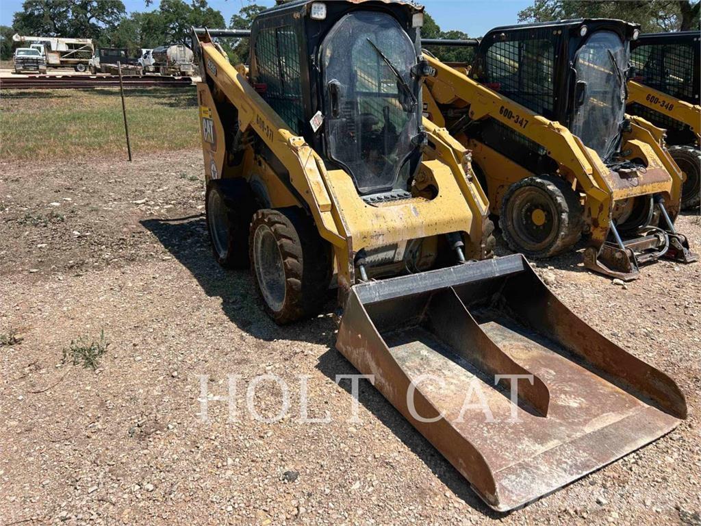 CAT 262D3 لوادر انزلاقية التوجيه