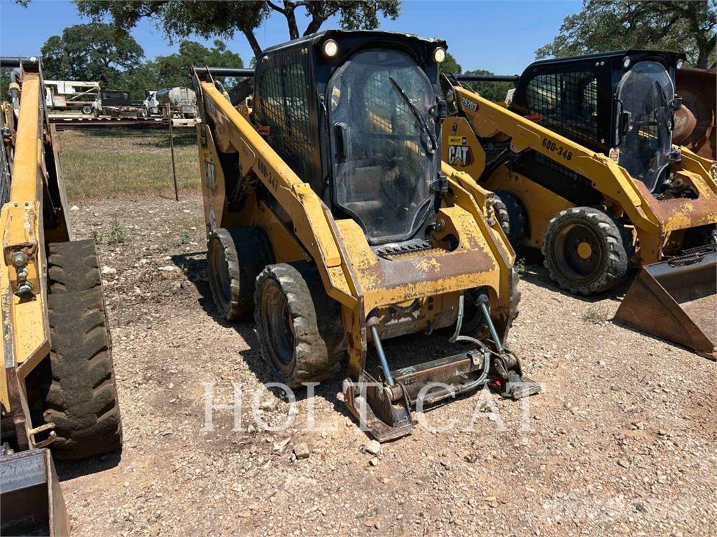 CAT 262D3 لوادر انزلاقية التوجيه