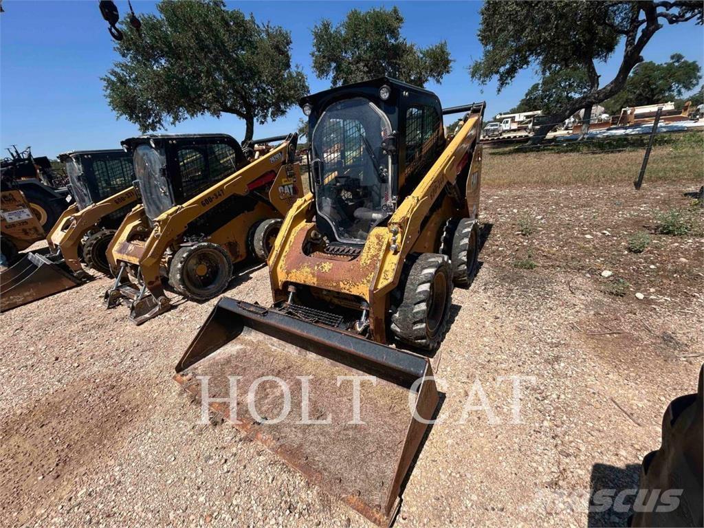 CAT 262D3 لوادر انزلاقية التوجيه