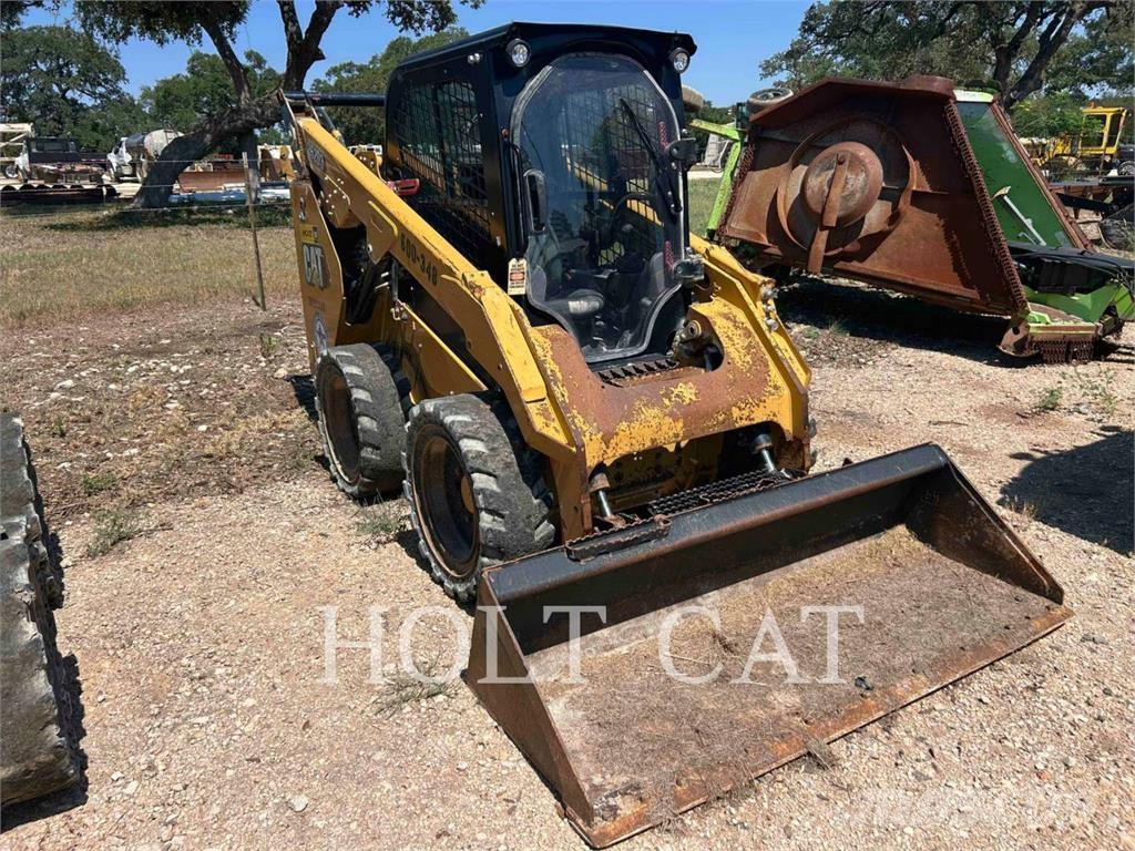 CAT 262D3 لوادر انزلاقية التوجيه