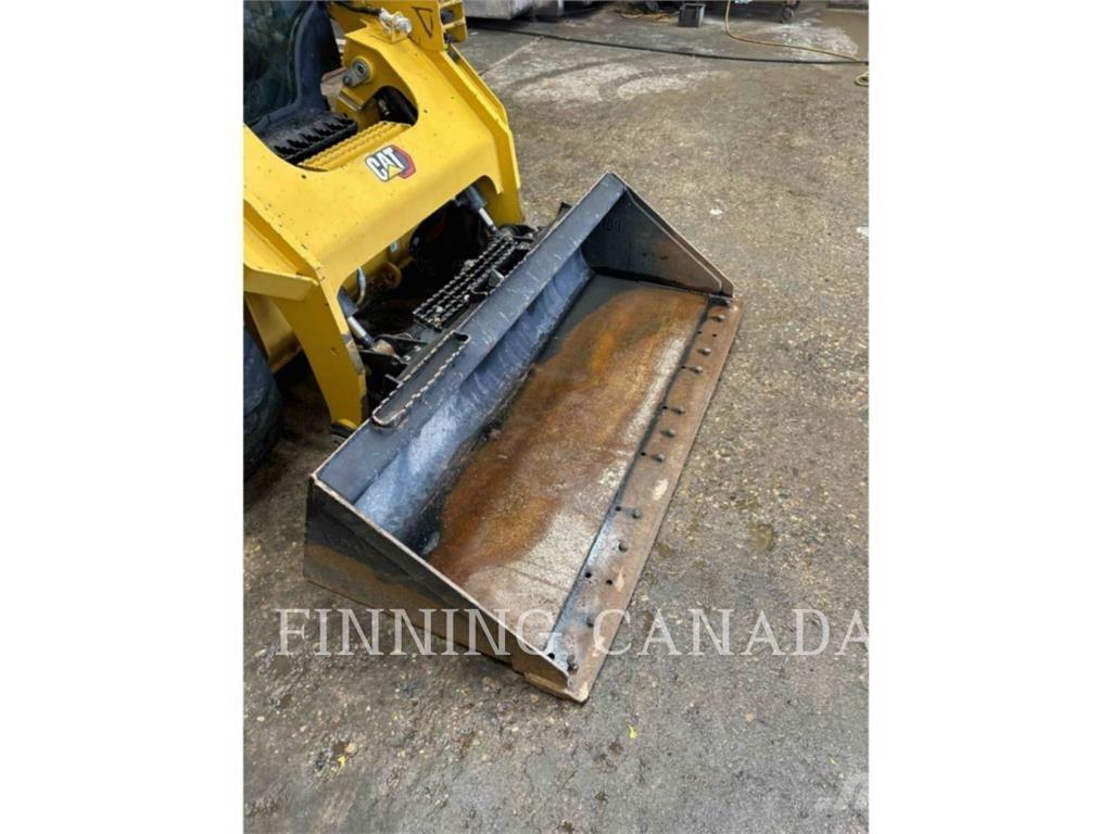 CAT 262D3 لوادر انزلاقية التوجيه
