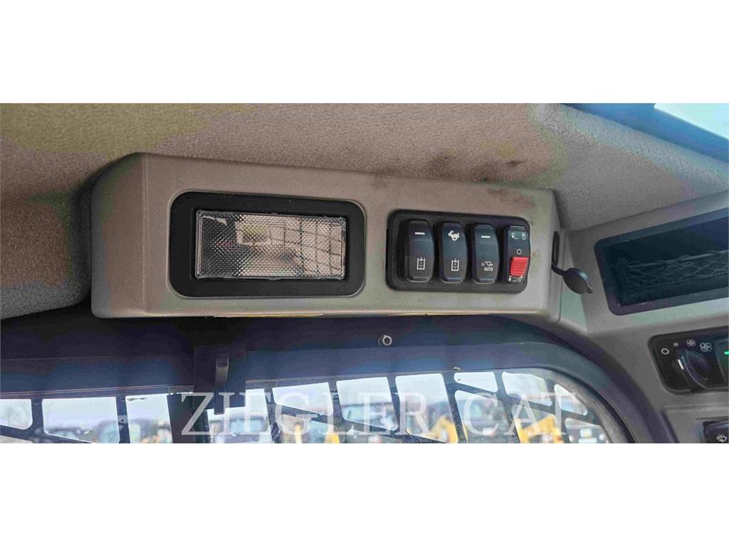 CAT 262D3 لوادر انزلاقية التوجيه