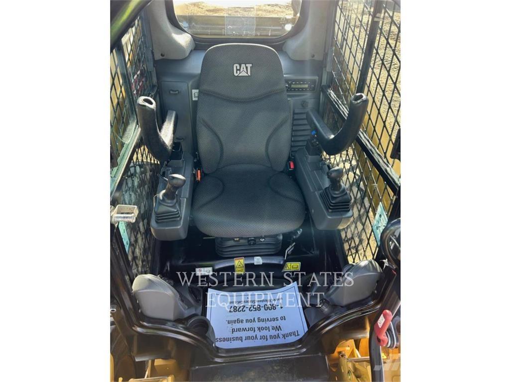 CAT 262D3 لوادر انزلاقية التوجيه