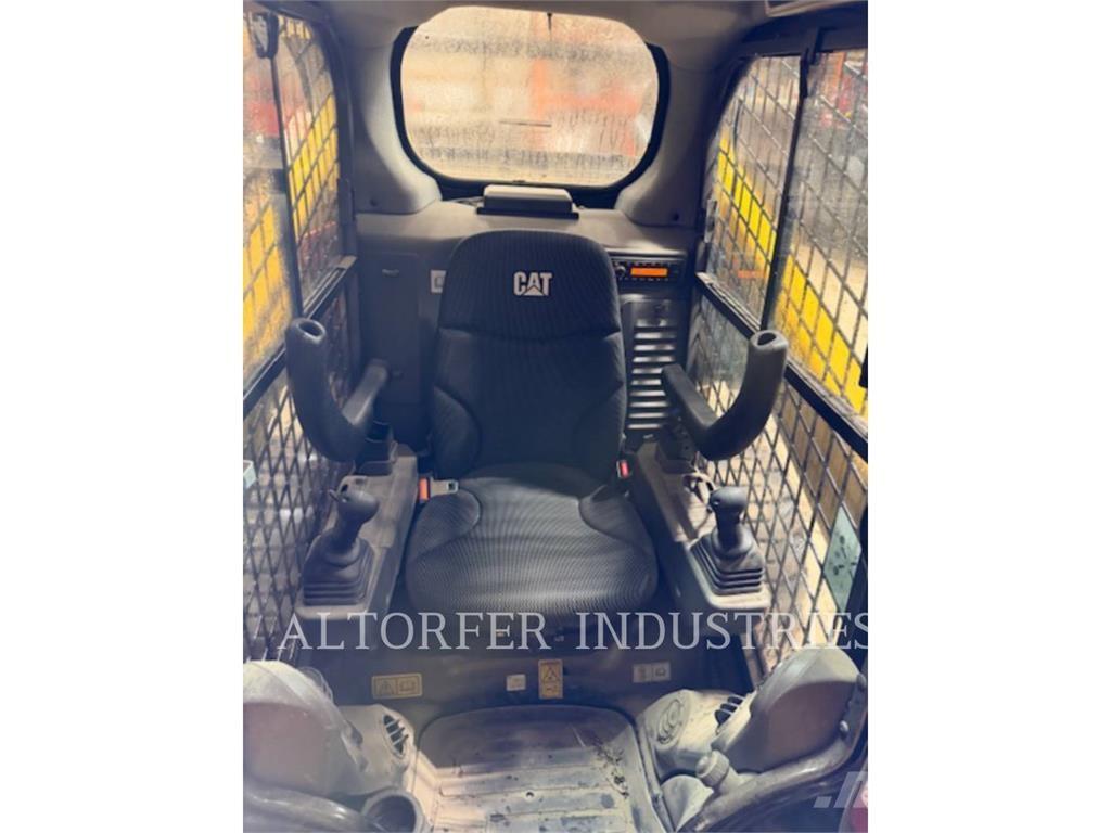 CAT 262D3 لوادر انزلاقية التوجيه