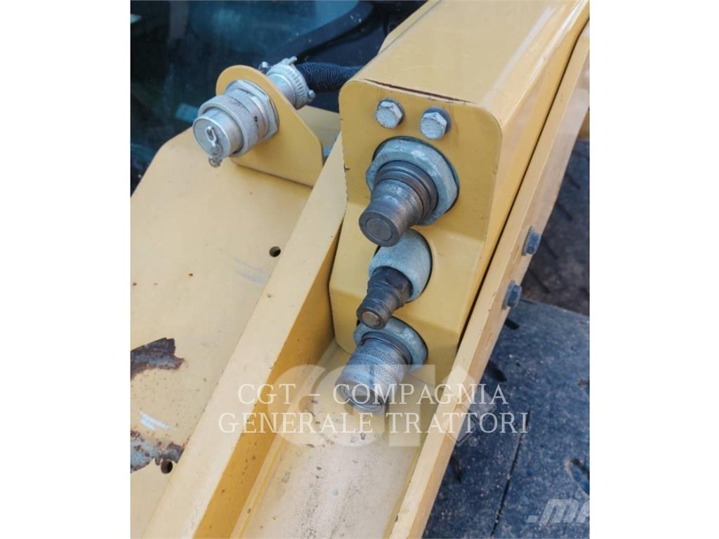 CAT 262D3 لوادر انزلاقية التوجيه