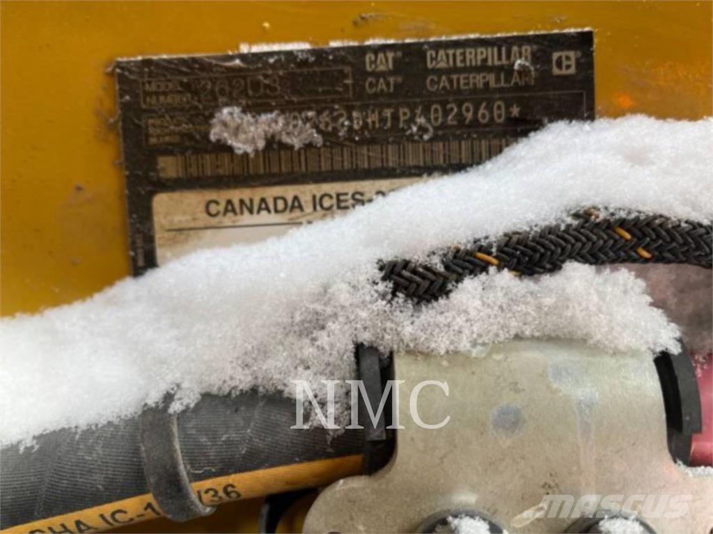 CAT 262D3 لوادر انزلاقية التوجيه