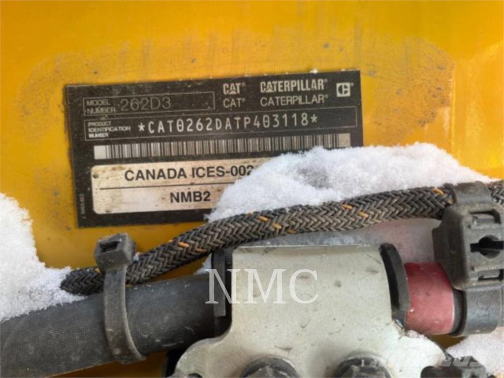 CAT 262D3 لوادر انزلاقية التوجيه