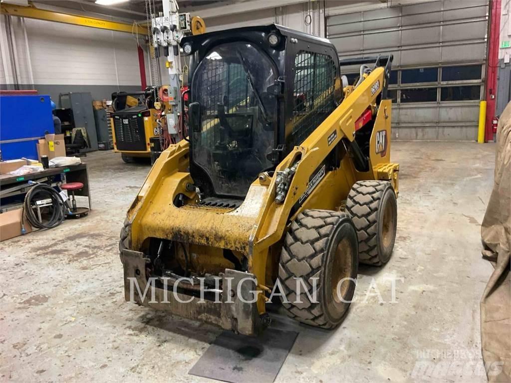 CAT 262D3 AHQR لوادر انزلاقية التوجيه