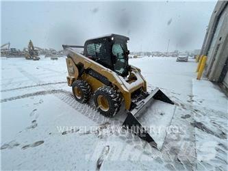 CAT 262D3 C3H2 لوادر انزلاقية التوجيه