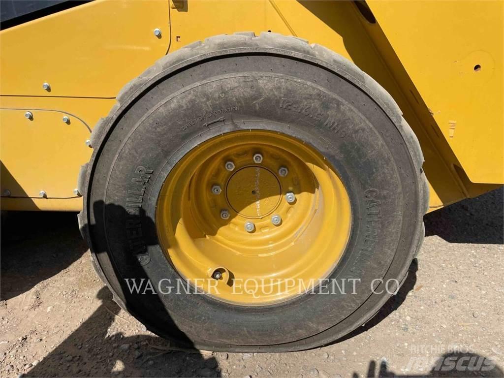 CAT 262D3 HF لوادر انزلاقية التوجيه