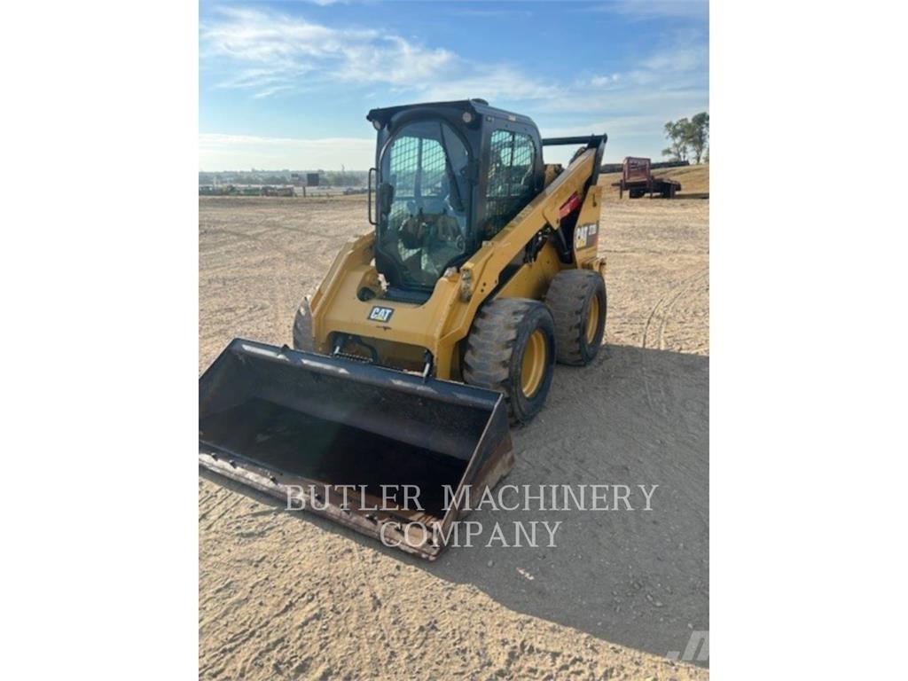 CAT 272D لوادر انزلاقية التوجيه