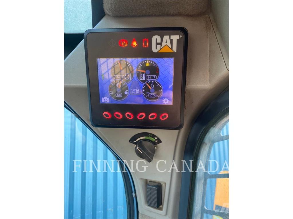 CAT 272D لوادر انزلاقية التوجيه