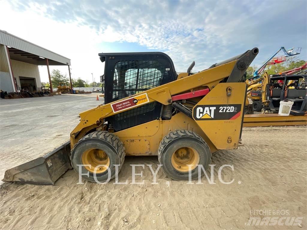 CAT 272D2 لوادر انزلاقية التوجيه