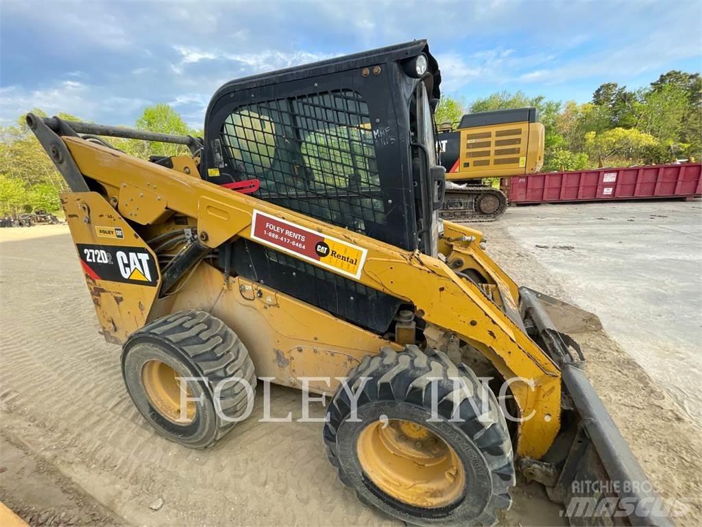 CAT 272D2 لوادر انزلاقية التوجيه
